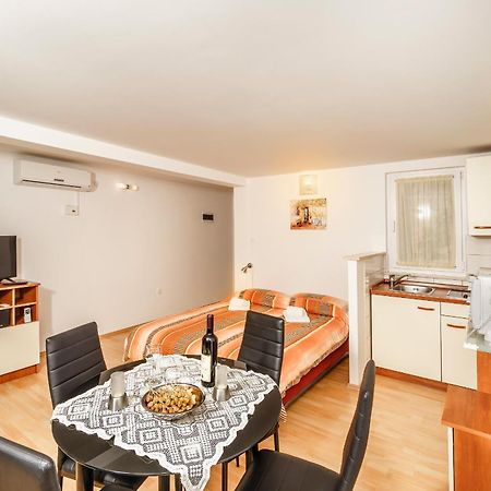 Apartmani Amila-Pisak Eksteriør bilde